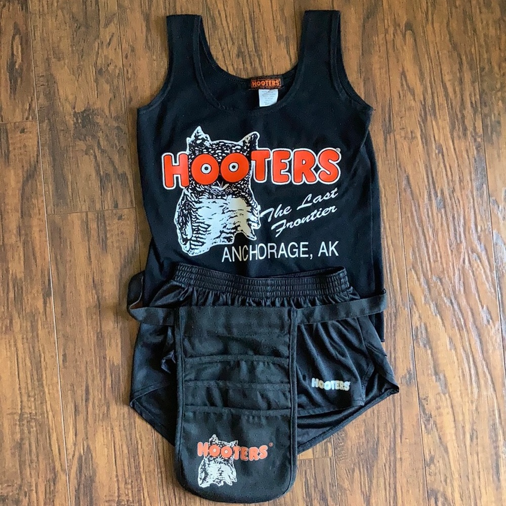 Official Black Hooters Outfit